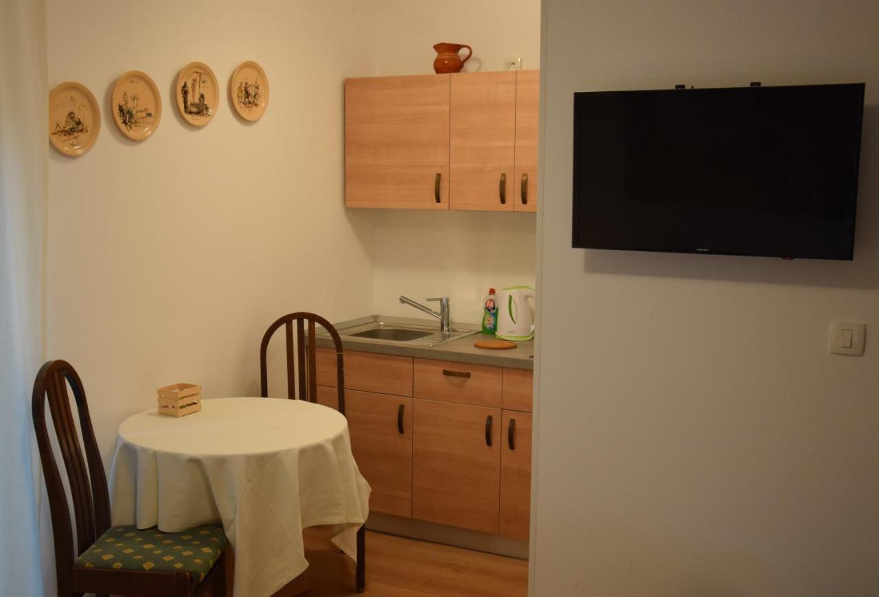 Rooms Ribnikar Postumia Esterno foto