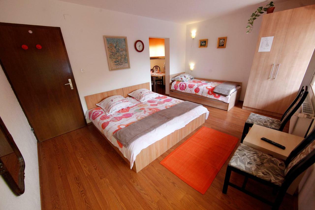 Rooms Ribnikar Postumia Esterno foto