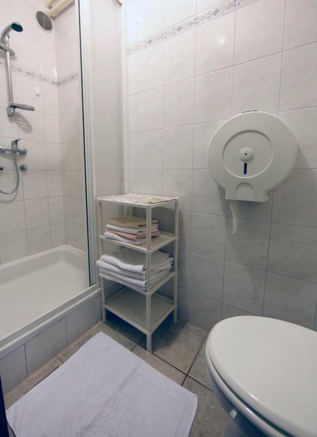 Rooms Ribnikar Postumia Esterno foto
