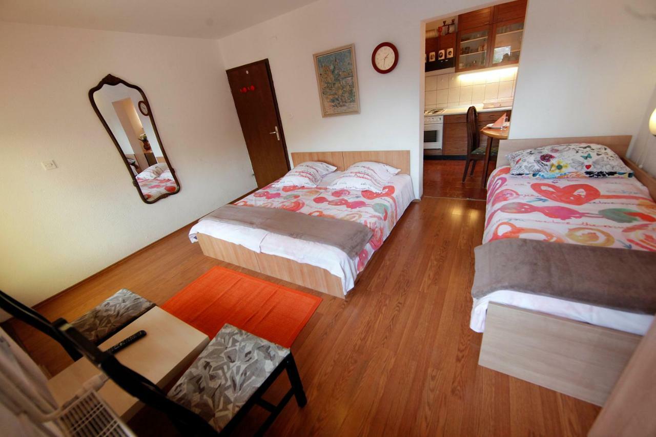 Rooms Ribnikar Postumia Esterno foto